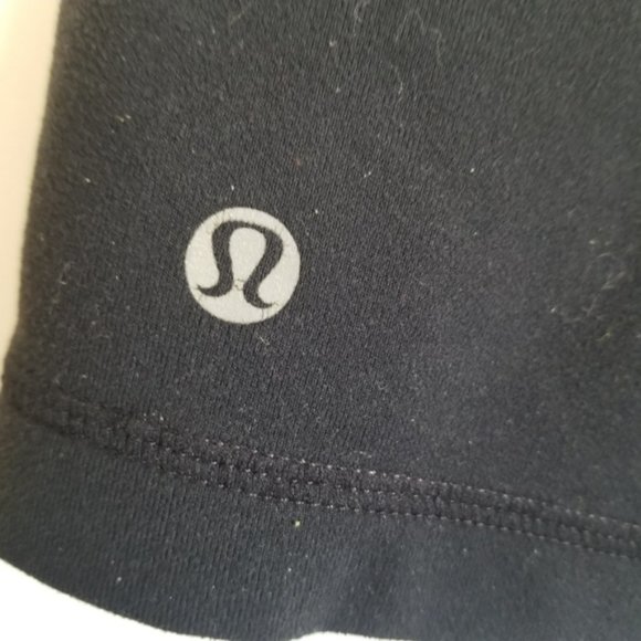 Lululemon Black Gray Floral Knit Shorts Size 8 ? - Picture 2 of 3